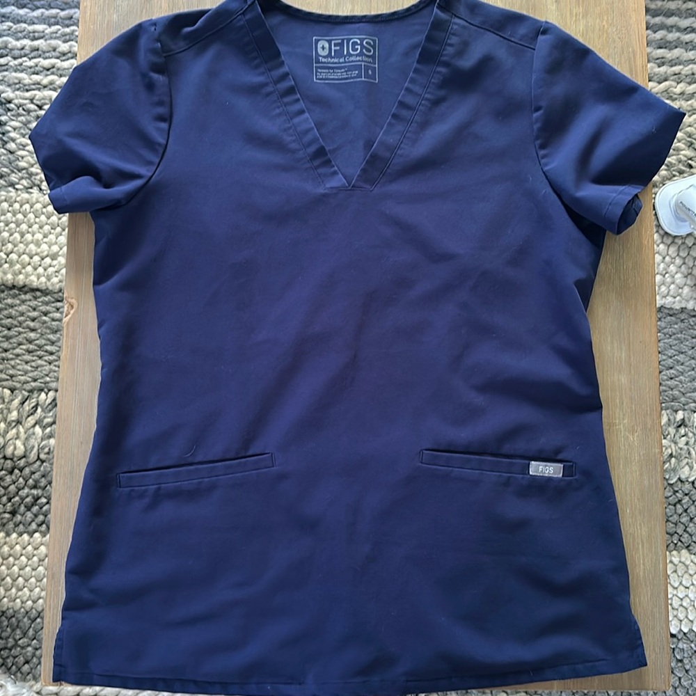 Figs Casma 3 pocket scrub top in navy Size SM